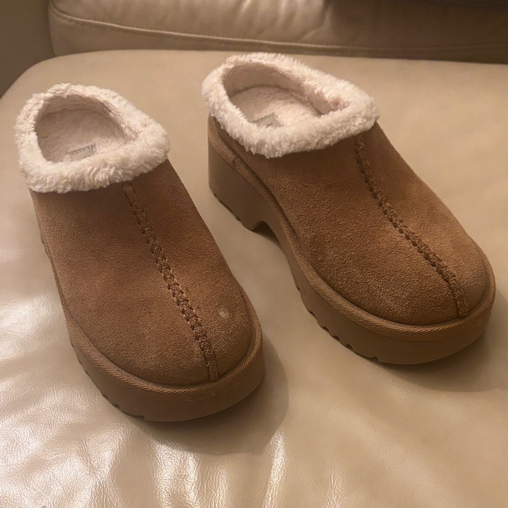 UGG New Hights clogs tan sz 7